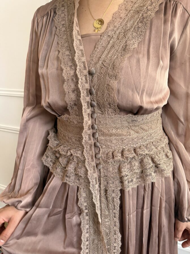 Robe de en mousline et  dentelle avec doublure – Image 4